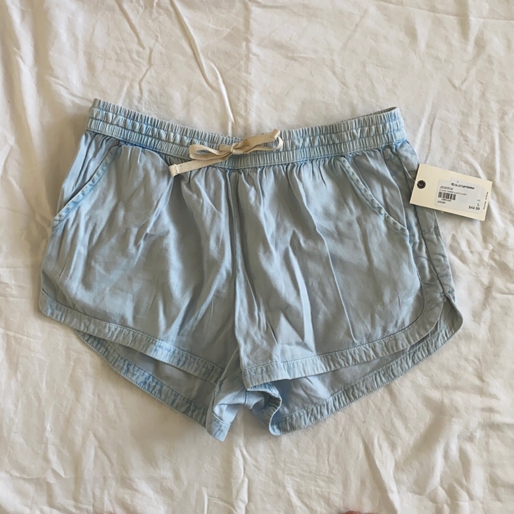 New with tags Billabong light blue short